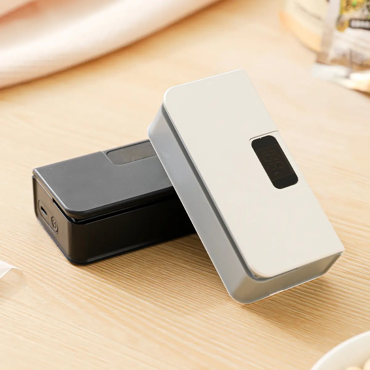 Black and white color options