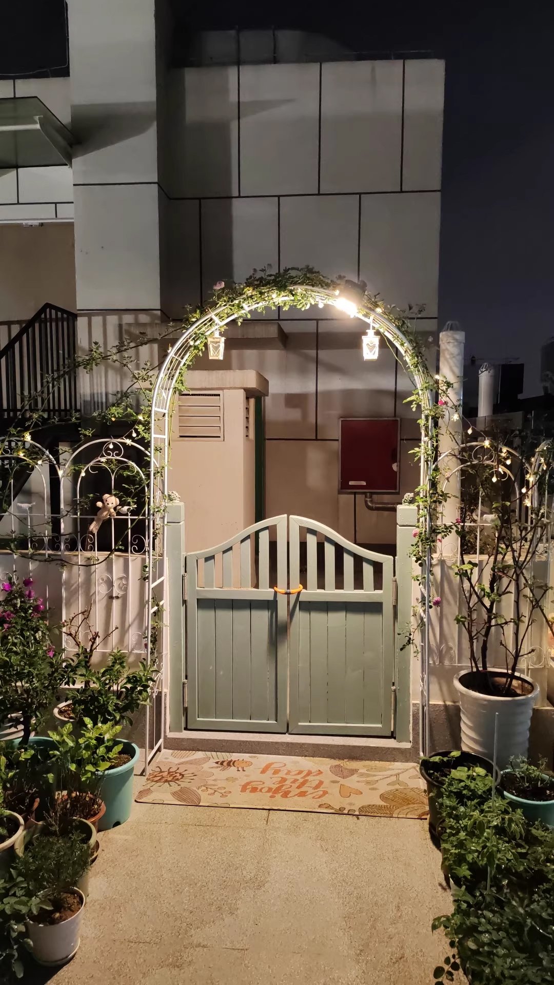 Outdoor solar garden lights and motion-activated lights-2pcs 96e96b17b903d11cc7035ef517cbf35fb14b9b81