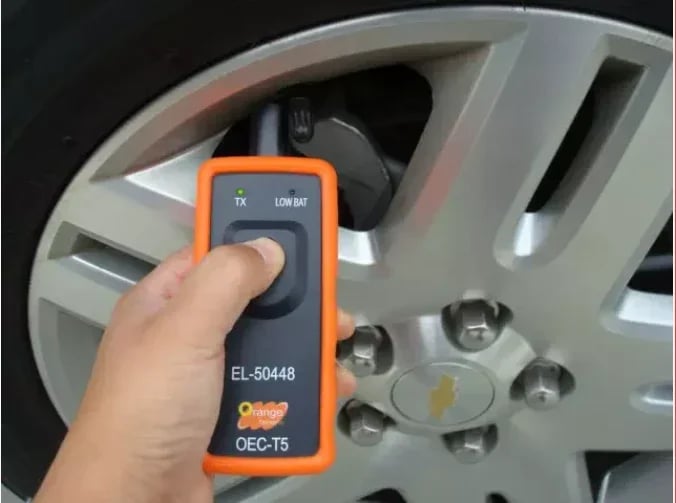 🎄 LAST-MINUTE CHRISTMAS OFFER: 50% OFF! ⏰ TPMS Activation Tool OEC-T5 for GM Cars – Easy Programming, Quick Sensor Activation & Portable Design 🔧🚗📦 - clarioy