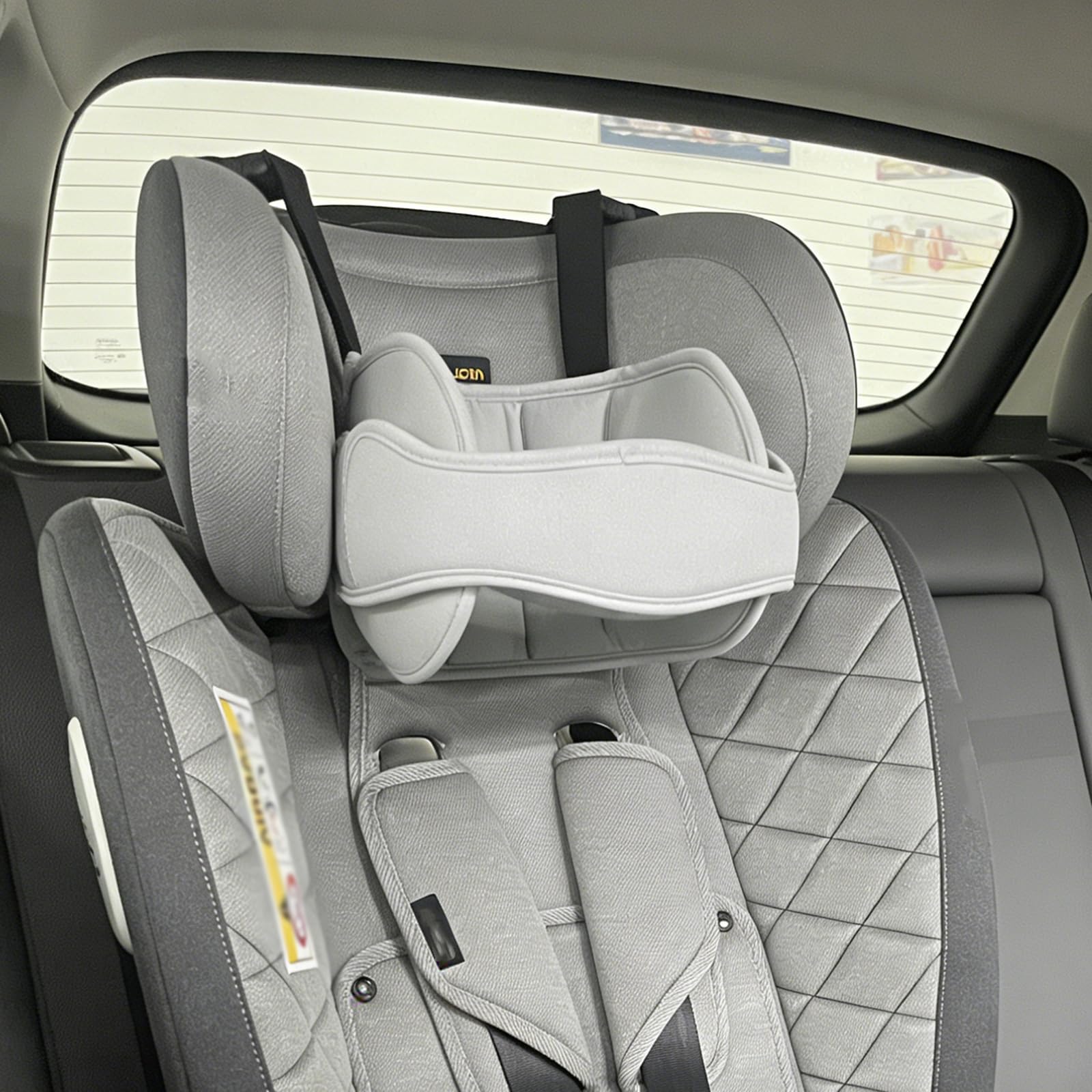 Head support holder attached to car seat headrest