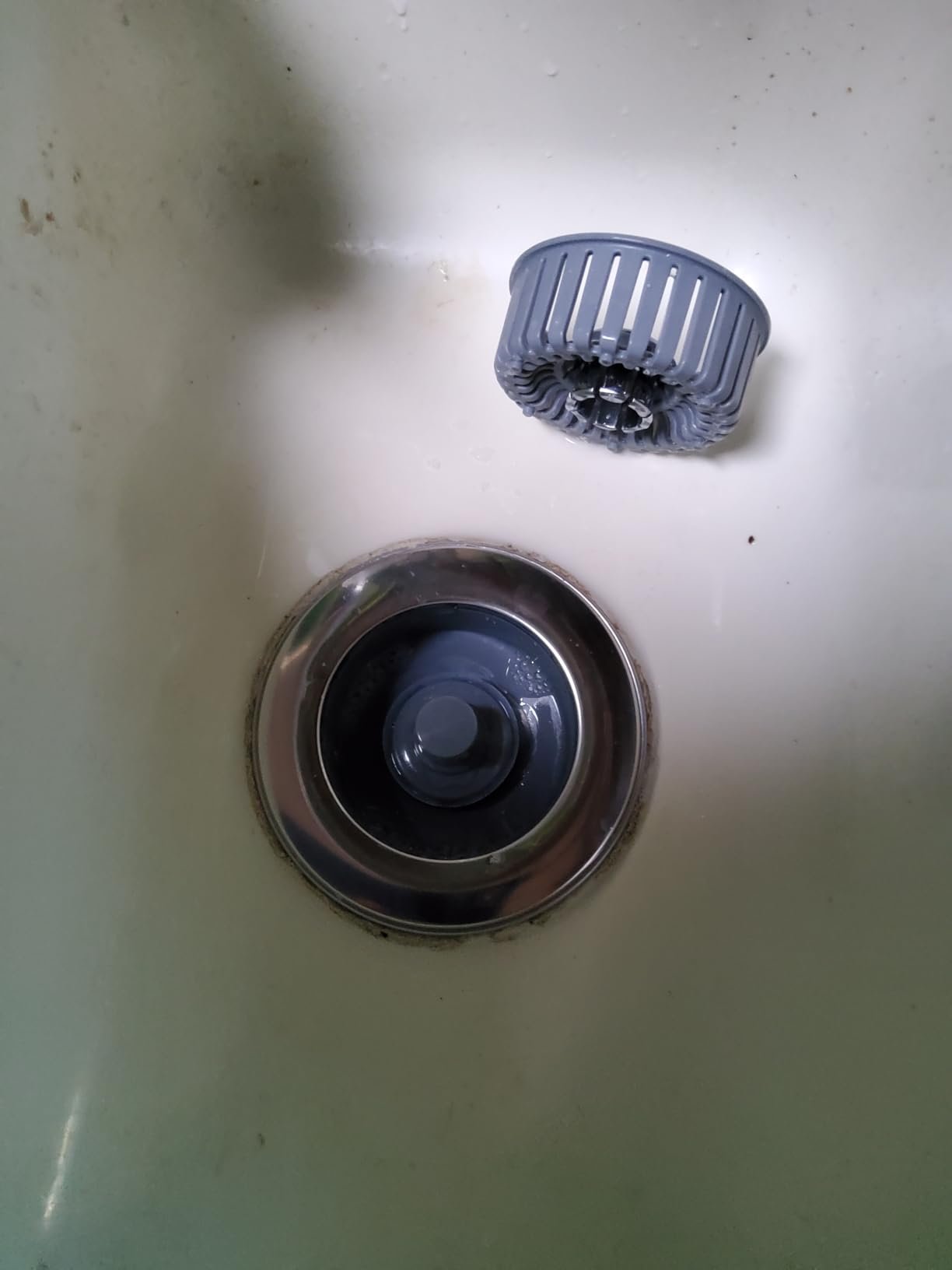 Sophia L. shows removable basket